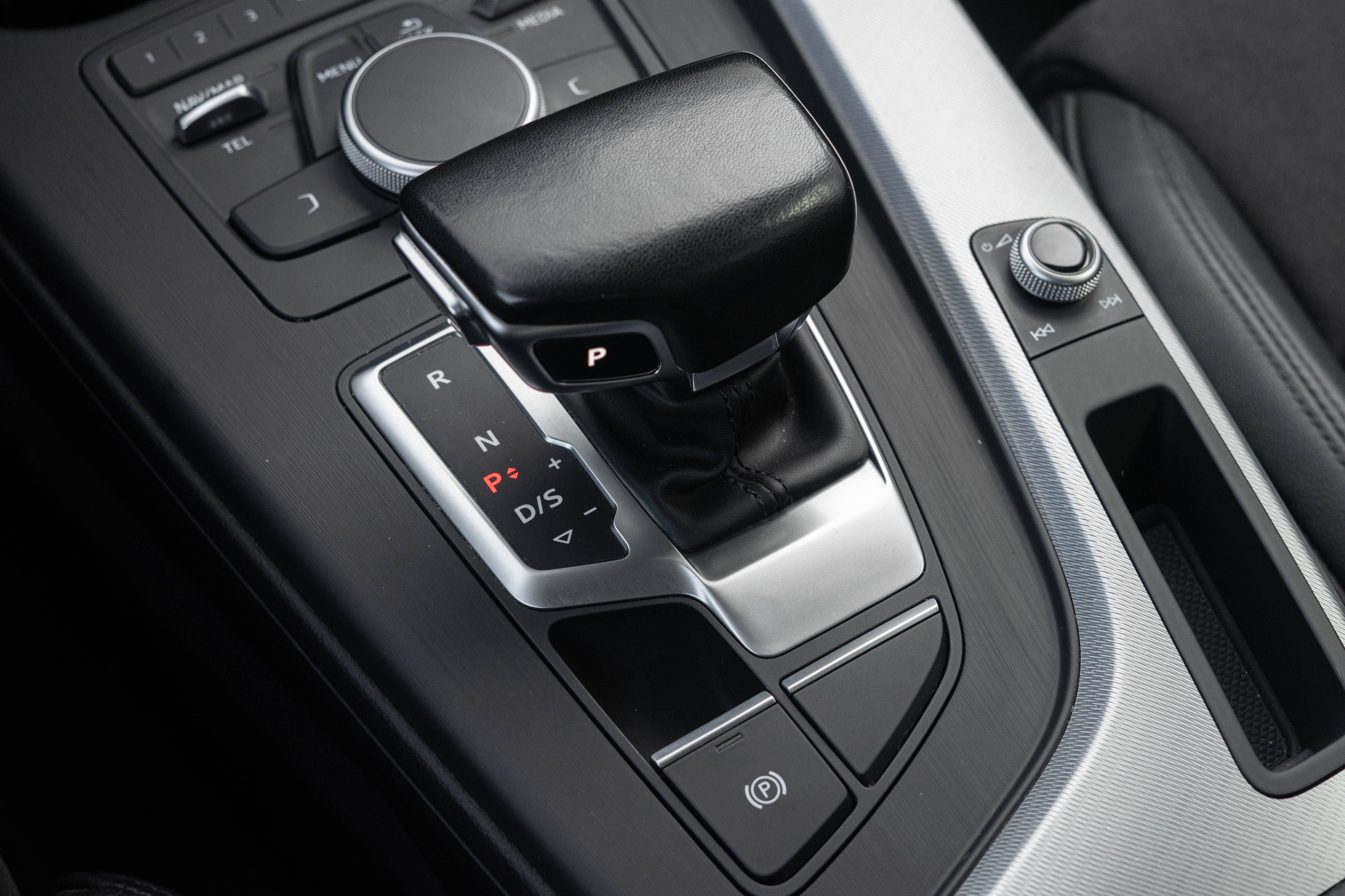 Car image 25