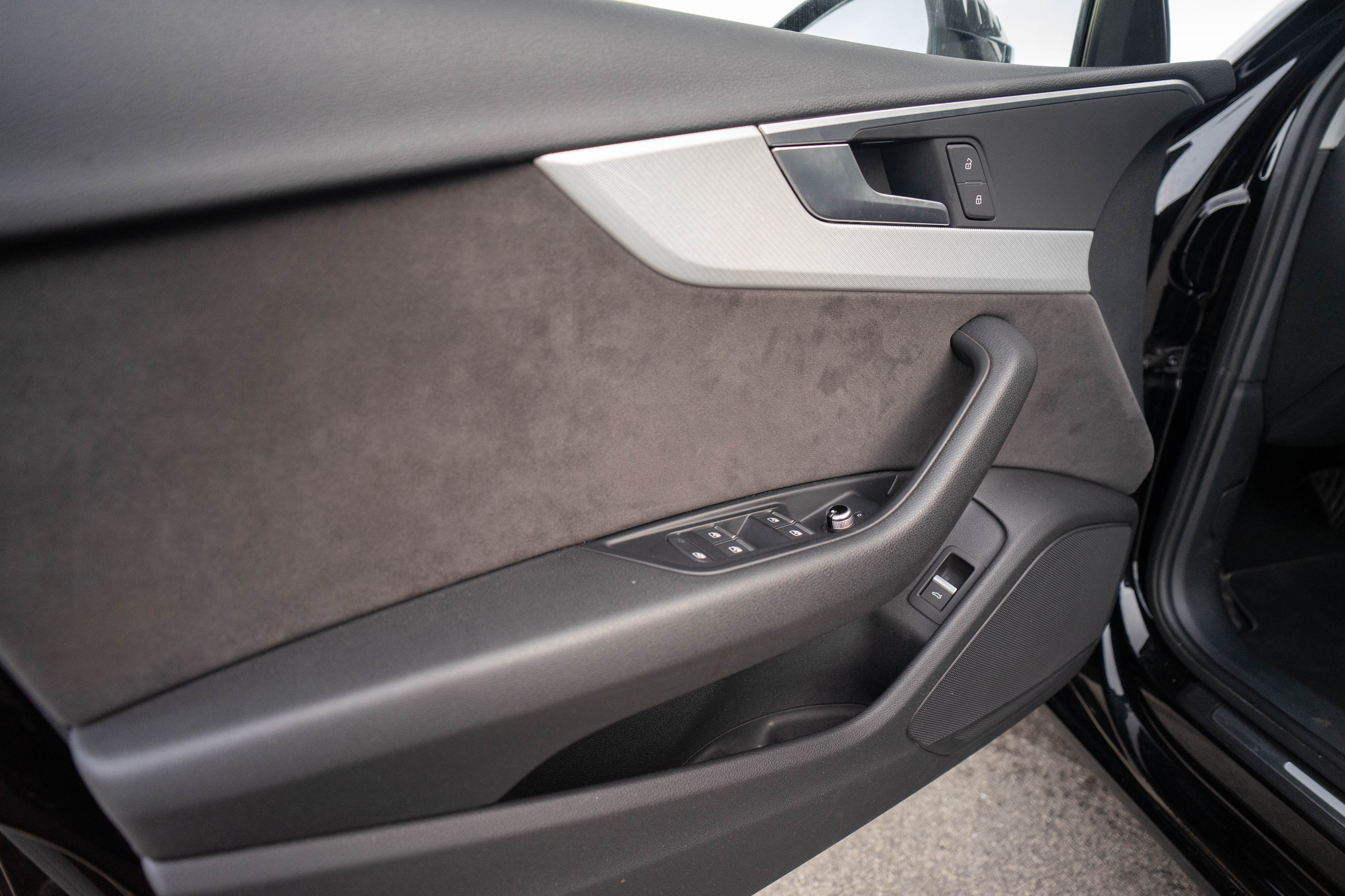 Car image 26