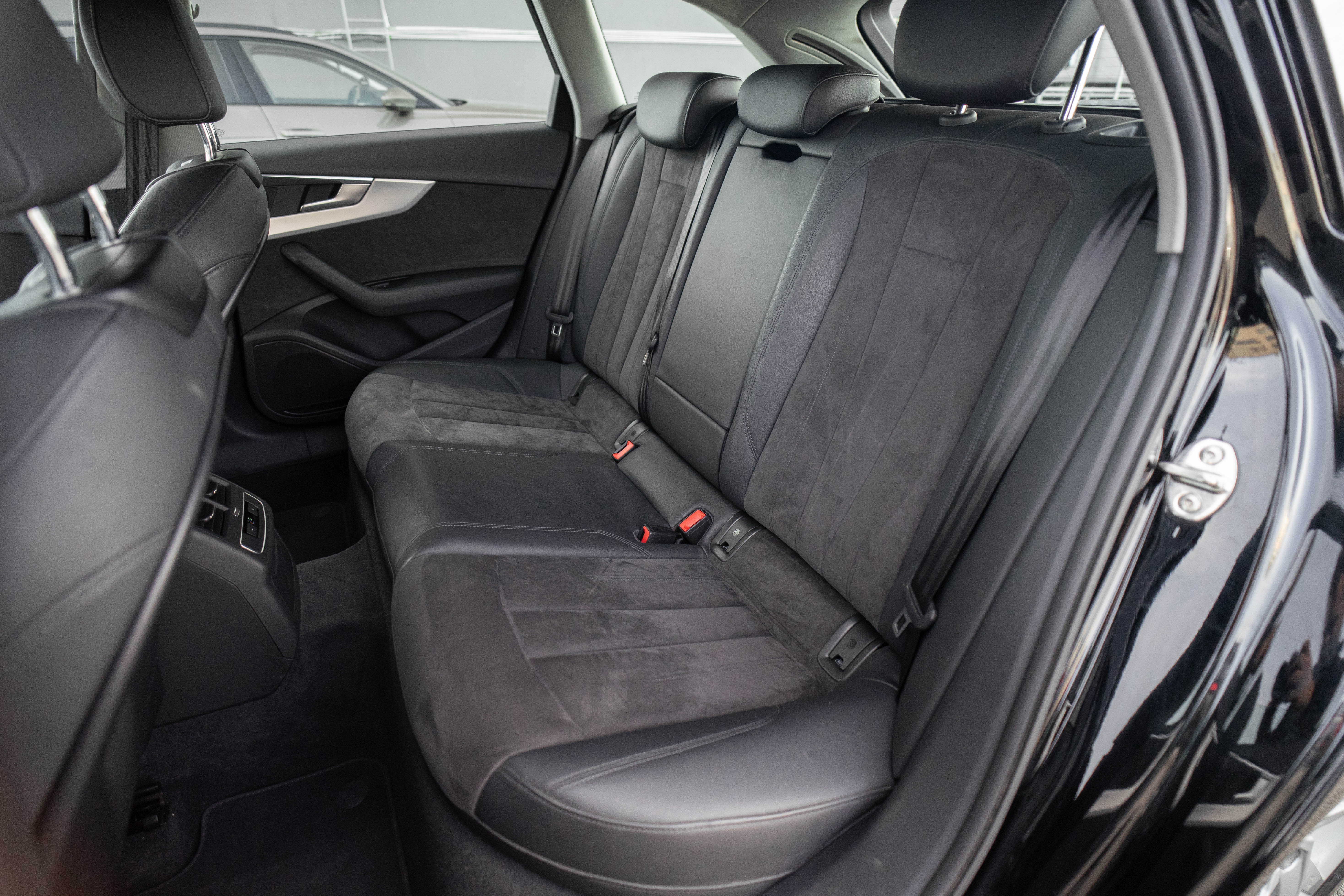 Car image 29