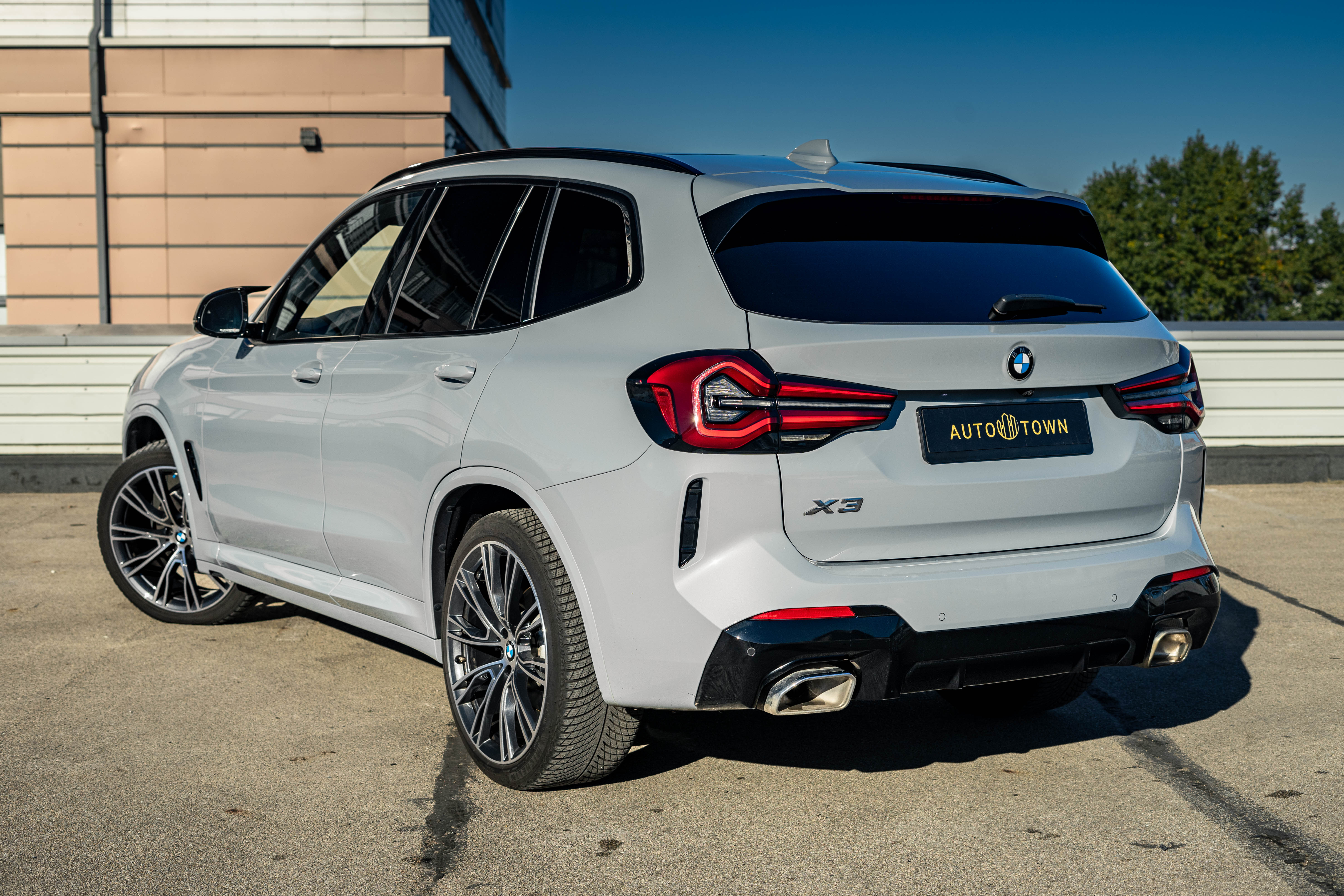 Car image 8