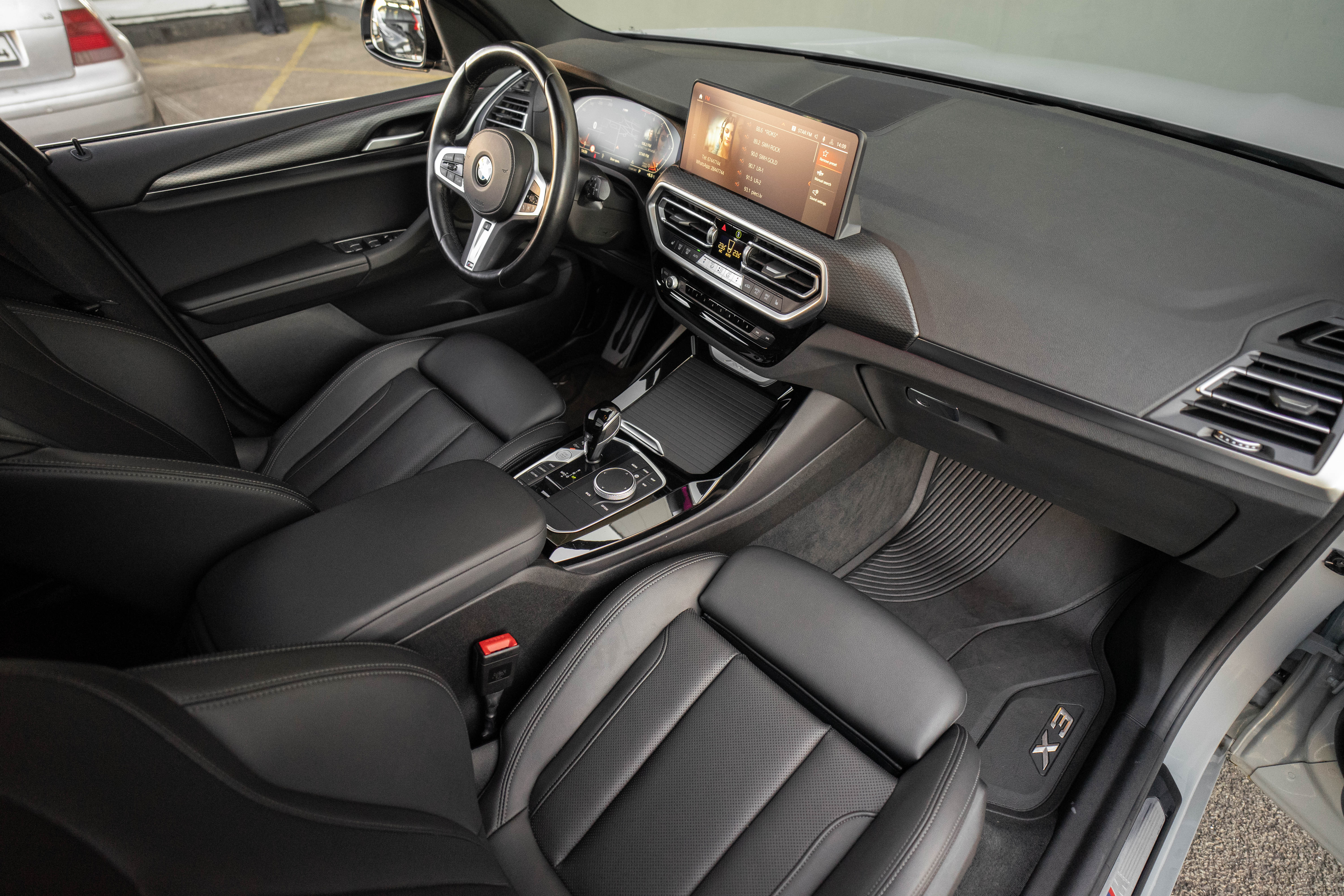 Car image 27