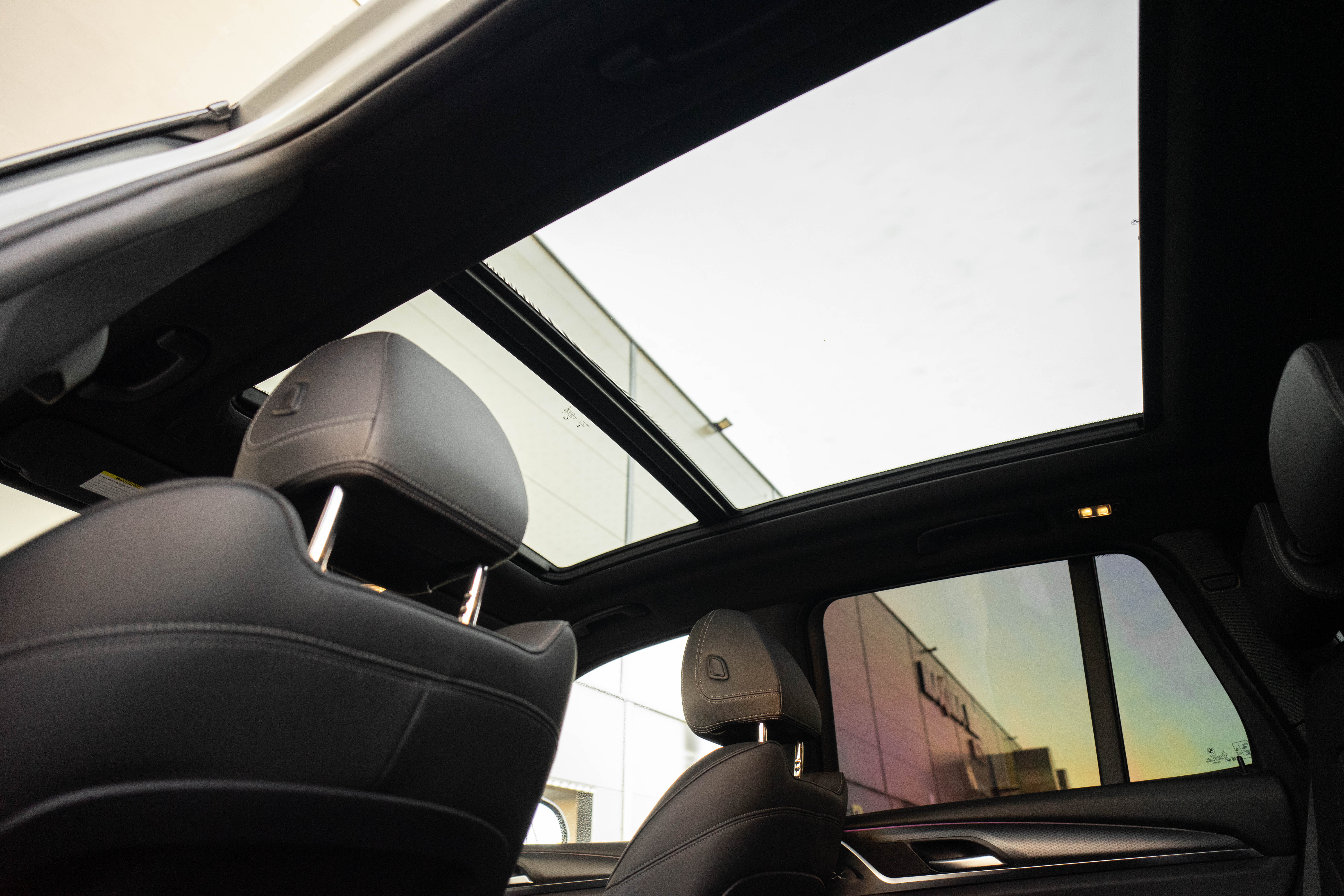 Car image 30