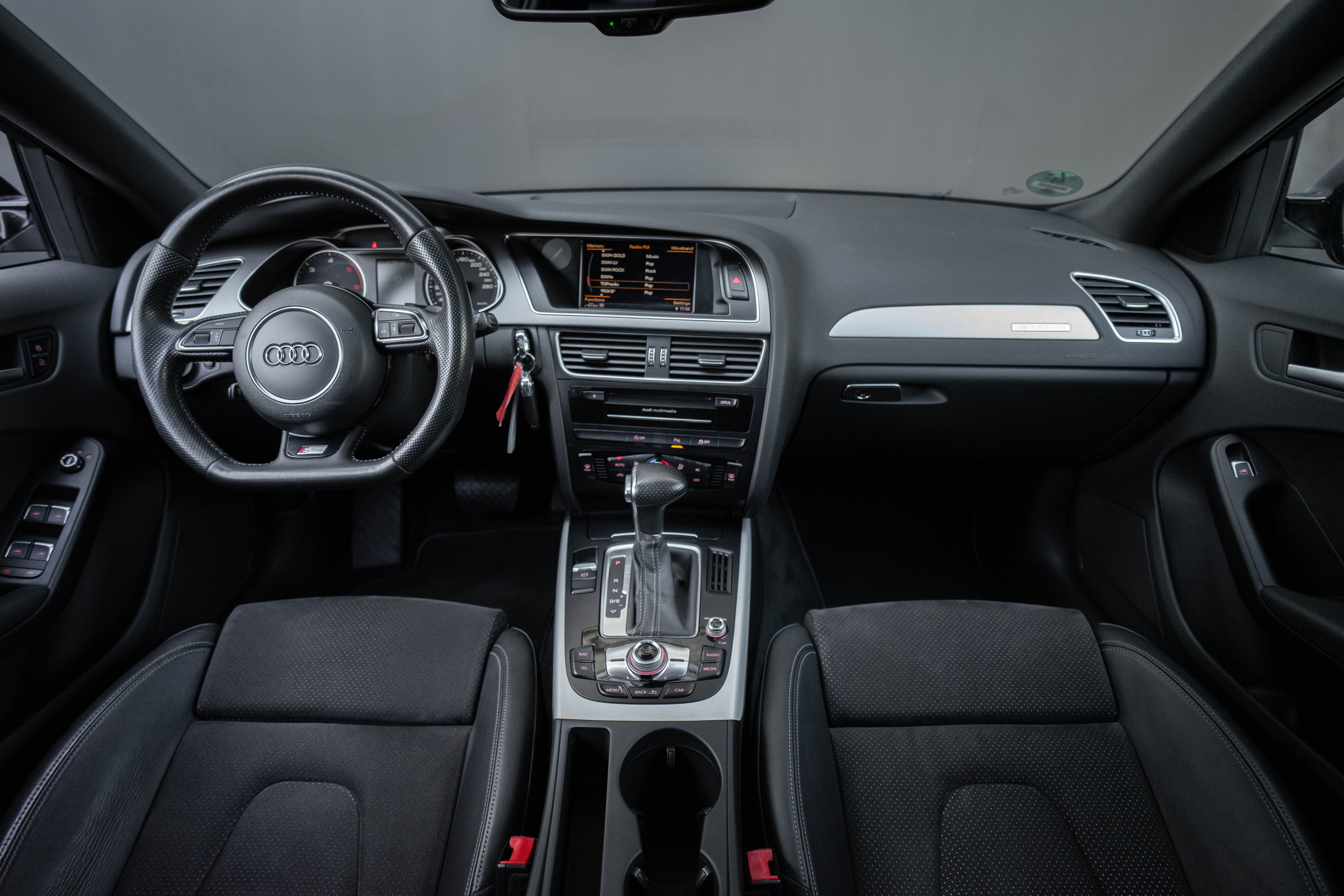 Car image 14