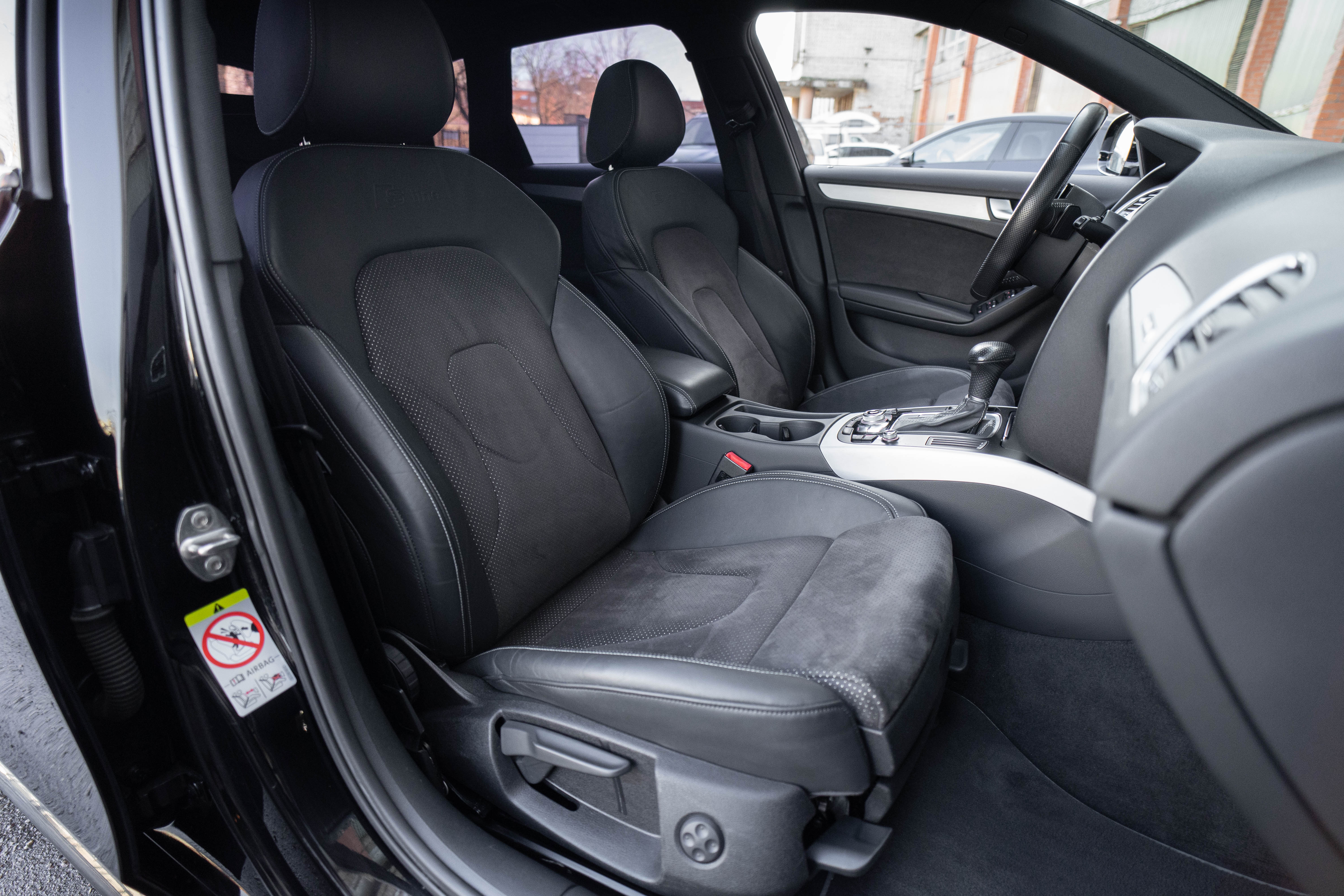 Car image 30