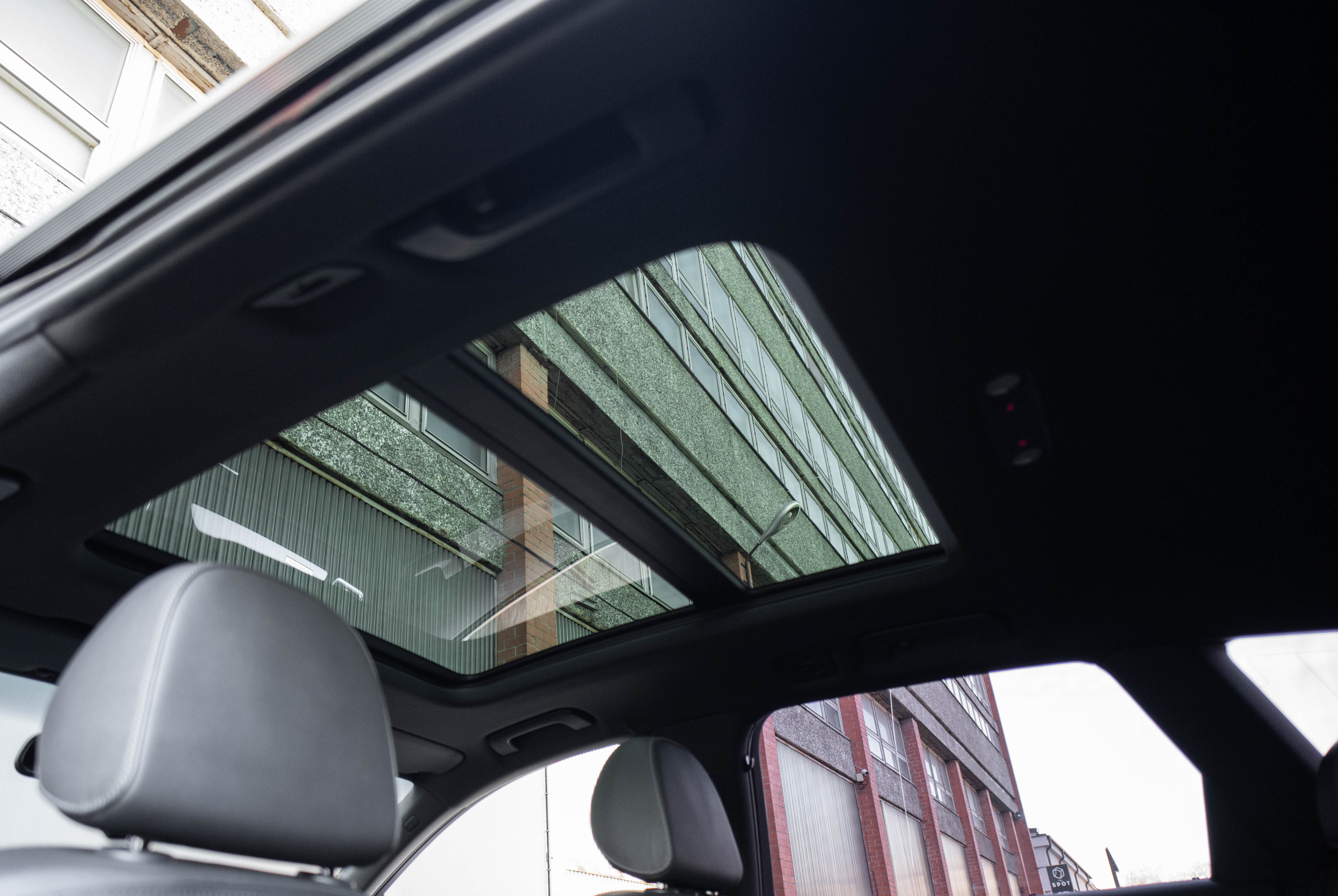 Car image 32