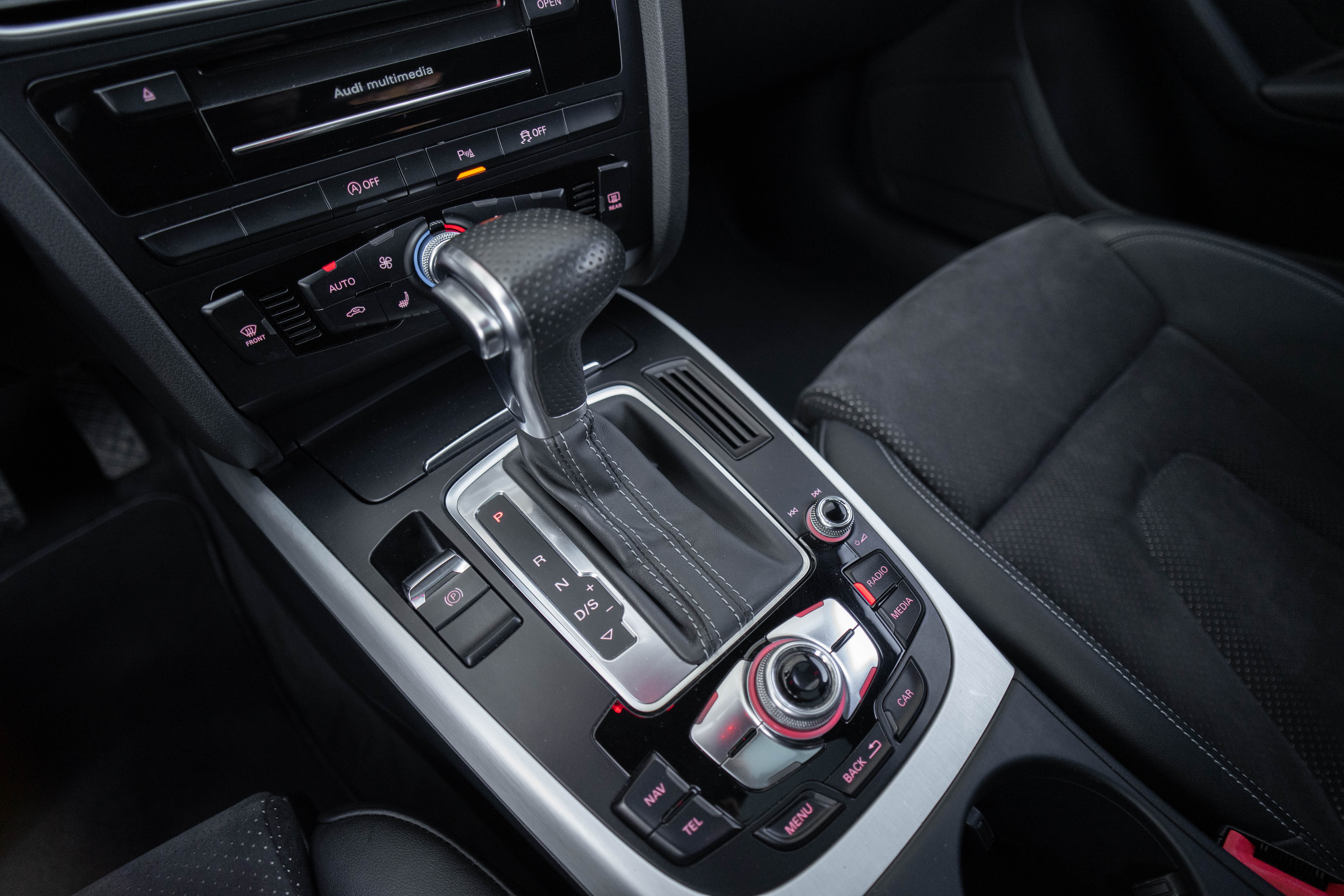 Car image 24