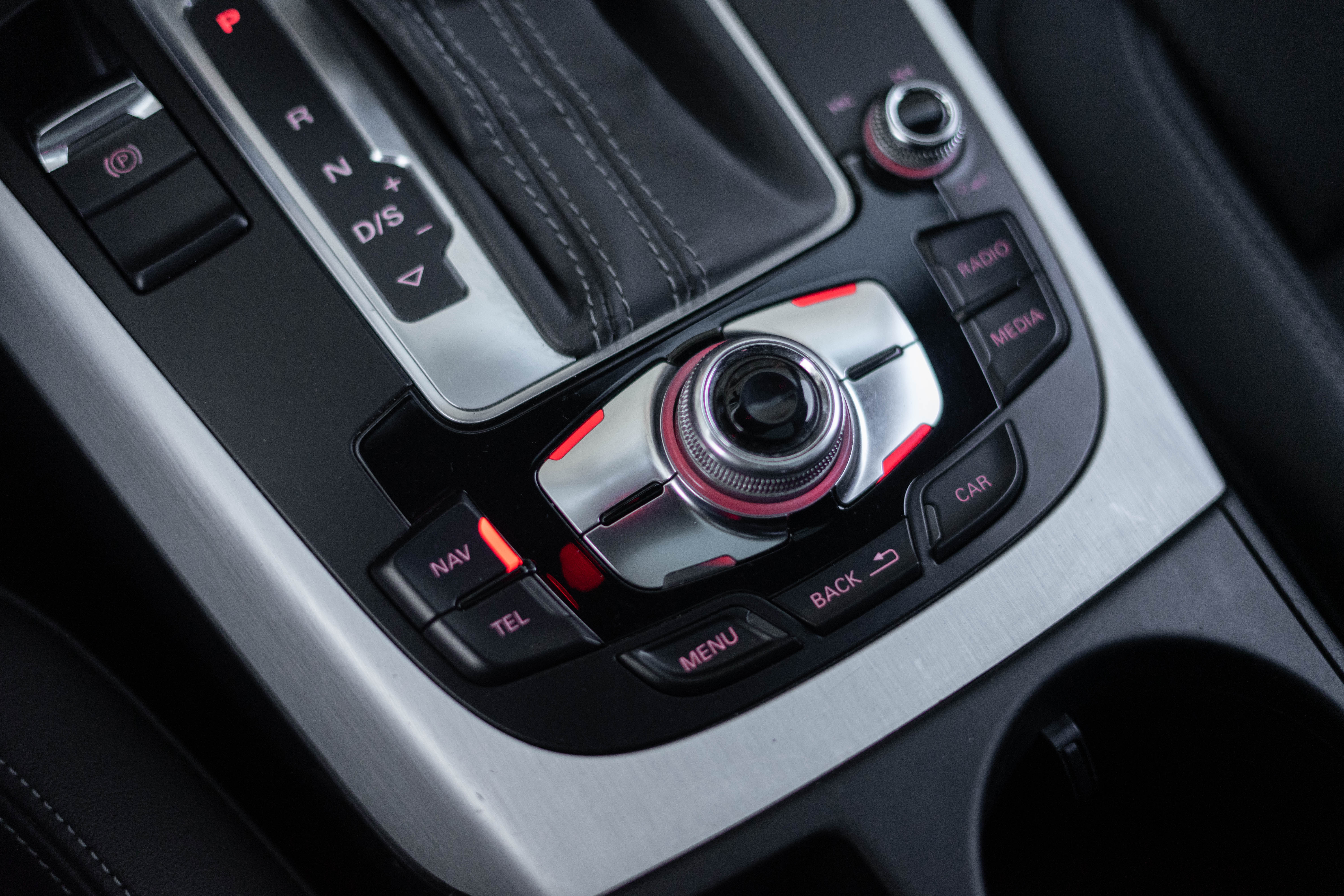 Car image 25