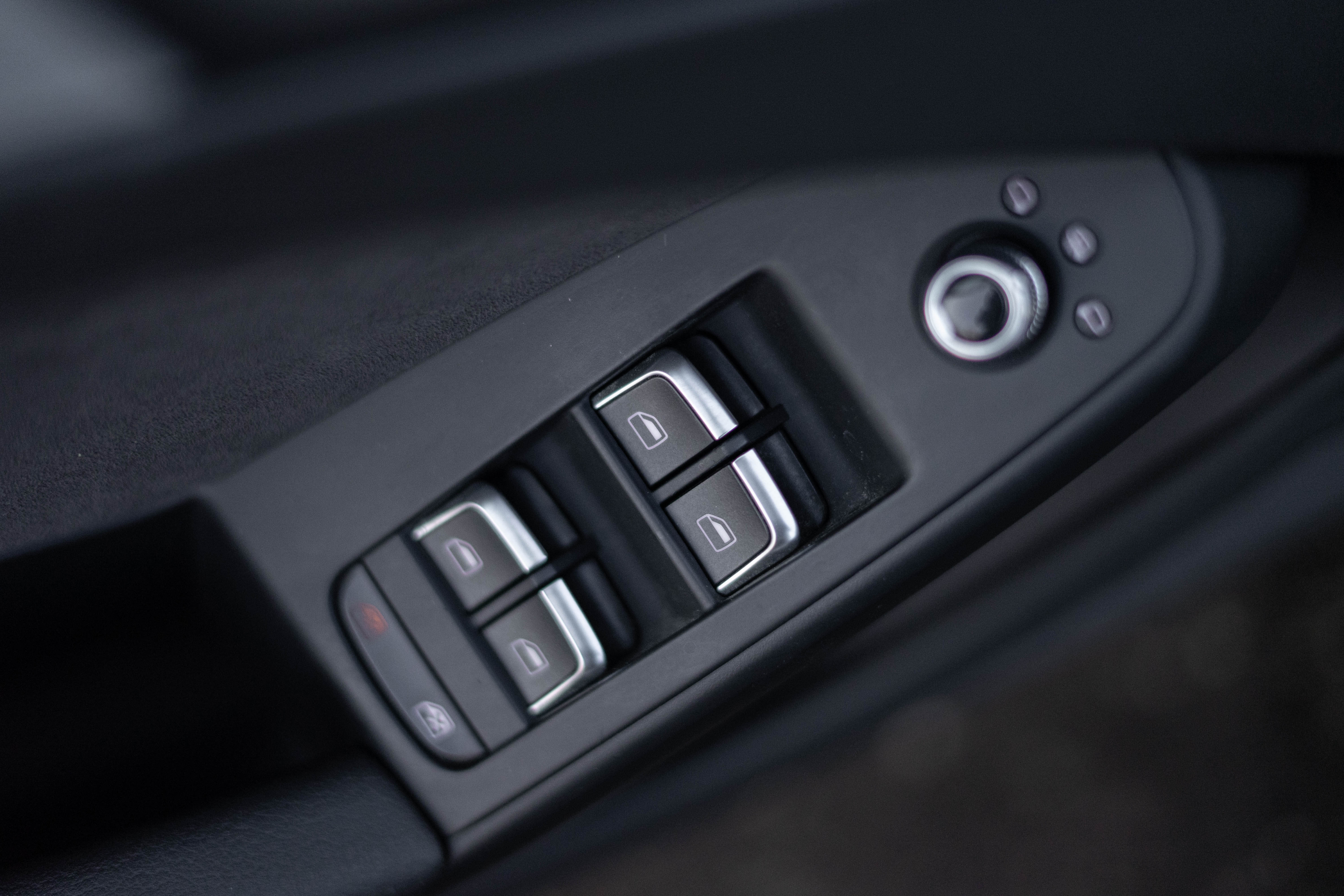 Car image 27