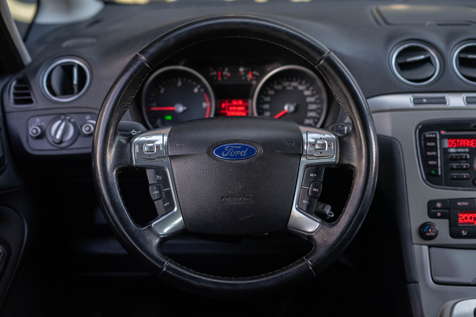 Car image 14