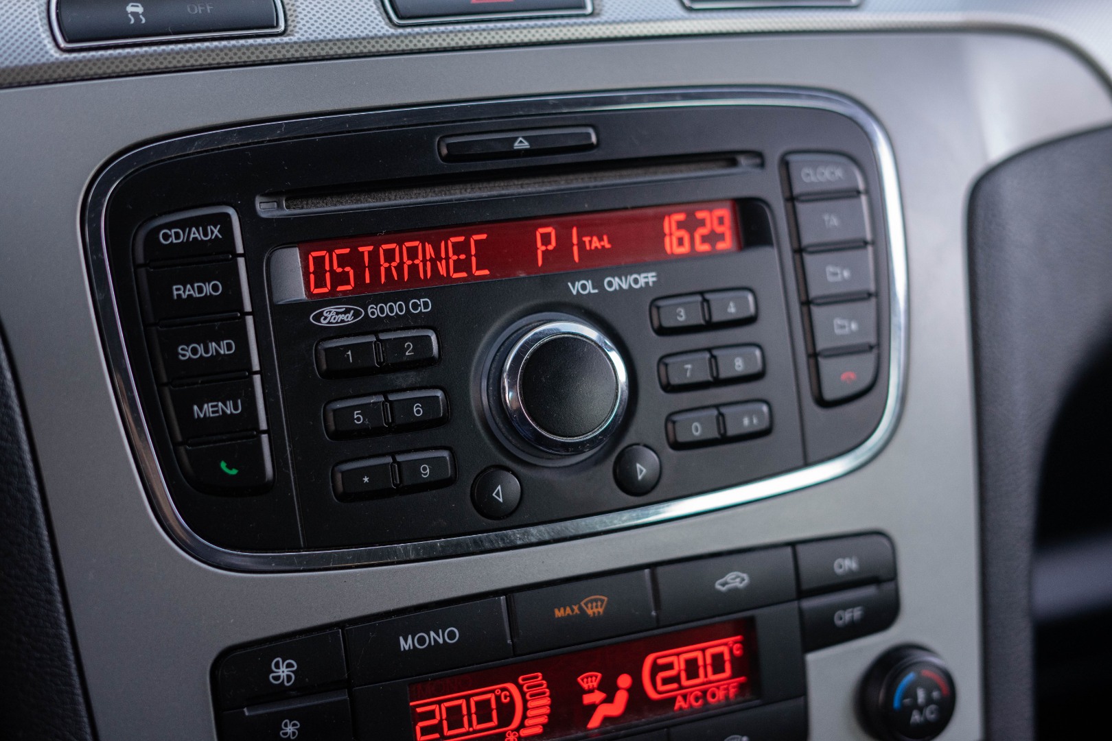 Car image 20