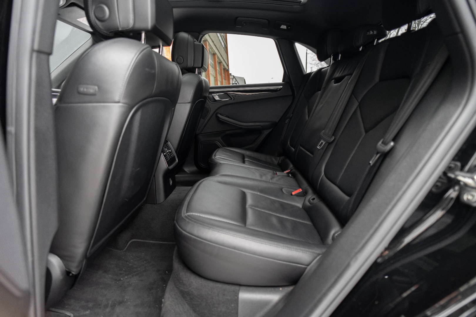 Car image 32