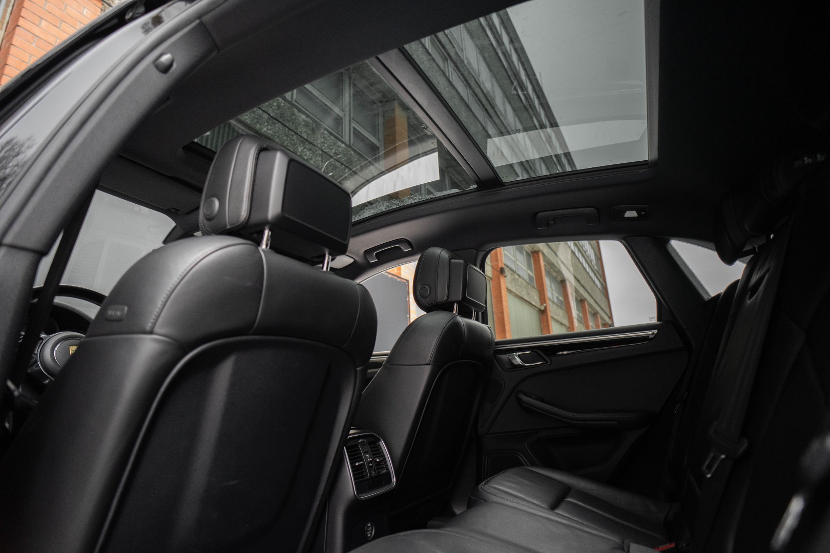 Car image 31