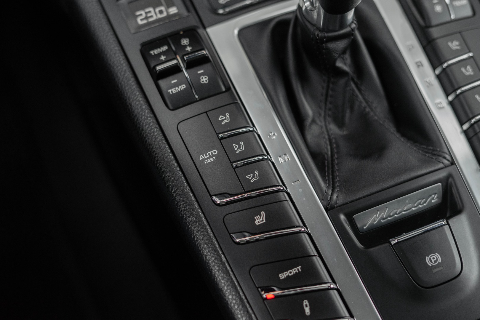 Car image 26