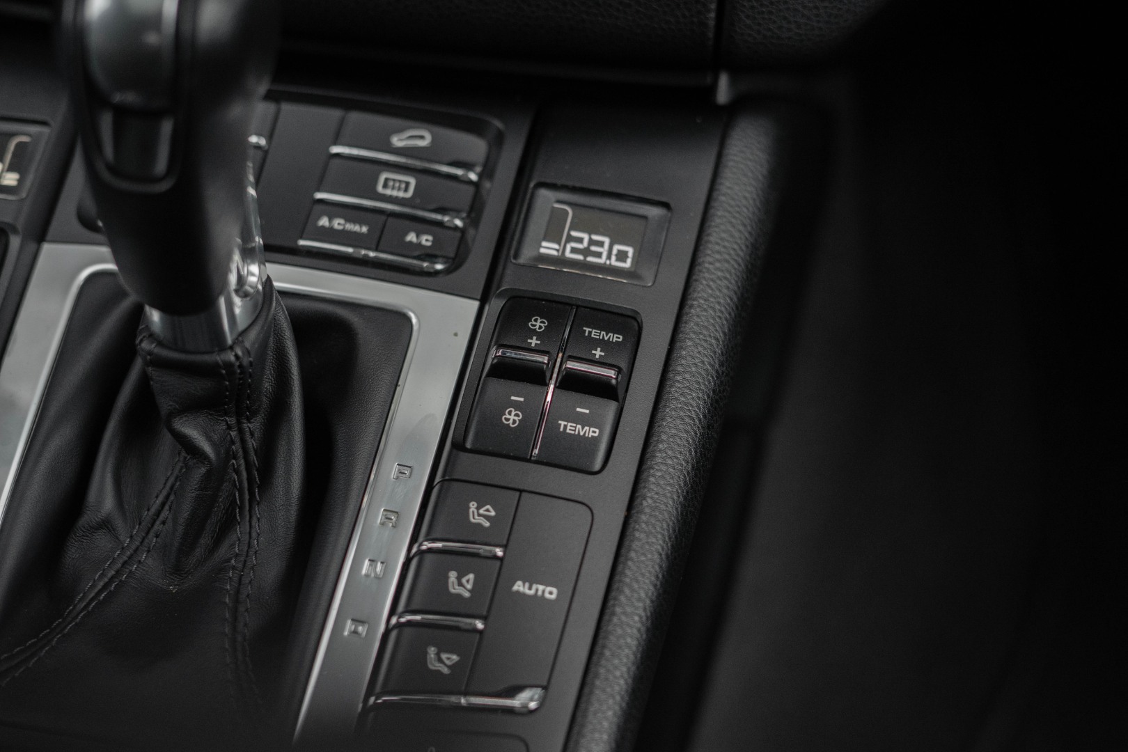Car image 27